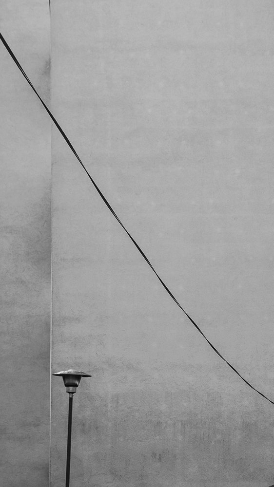 Adam Mazek Photography Warsaw minimalism 2017. Street lamp and the wall.