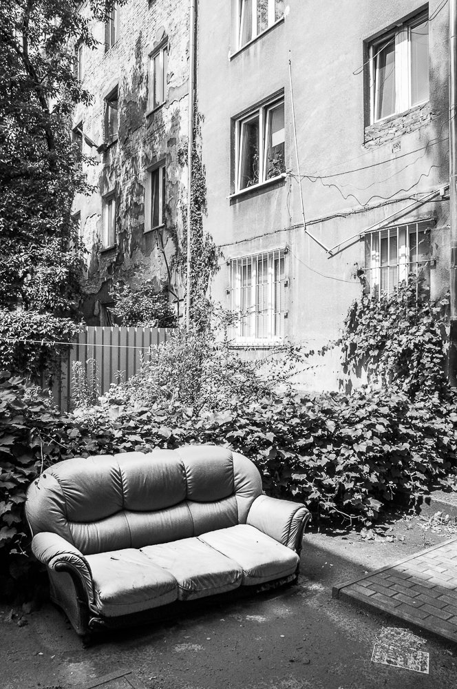 Adam Mazek Photography minimalism Warsaw 2017. Sofa on the street