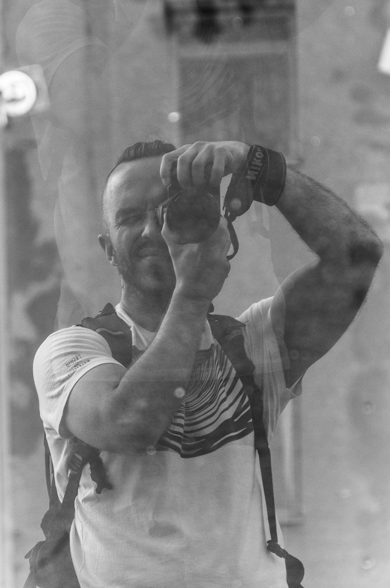 Adam Mazek Photography 2018. Selfie. Minimalism. Warsaw Street photography.