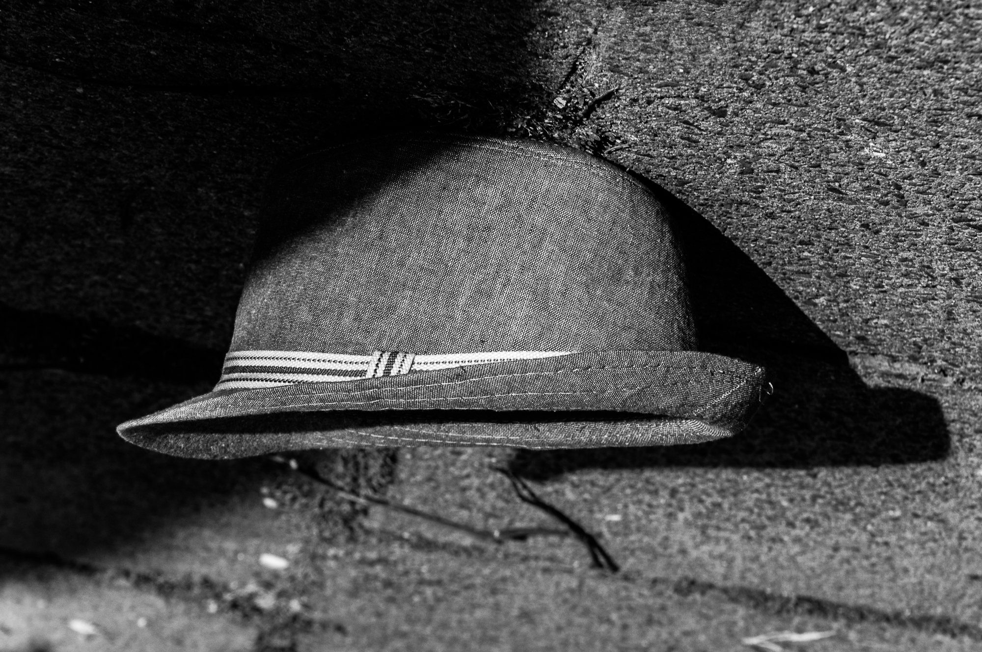 Adam Mazek Photography street photography Warsaw 2016. Smooth Criminal. Hat.