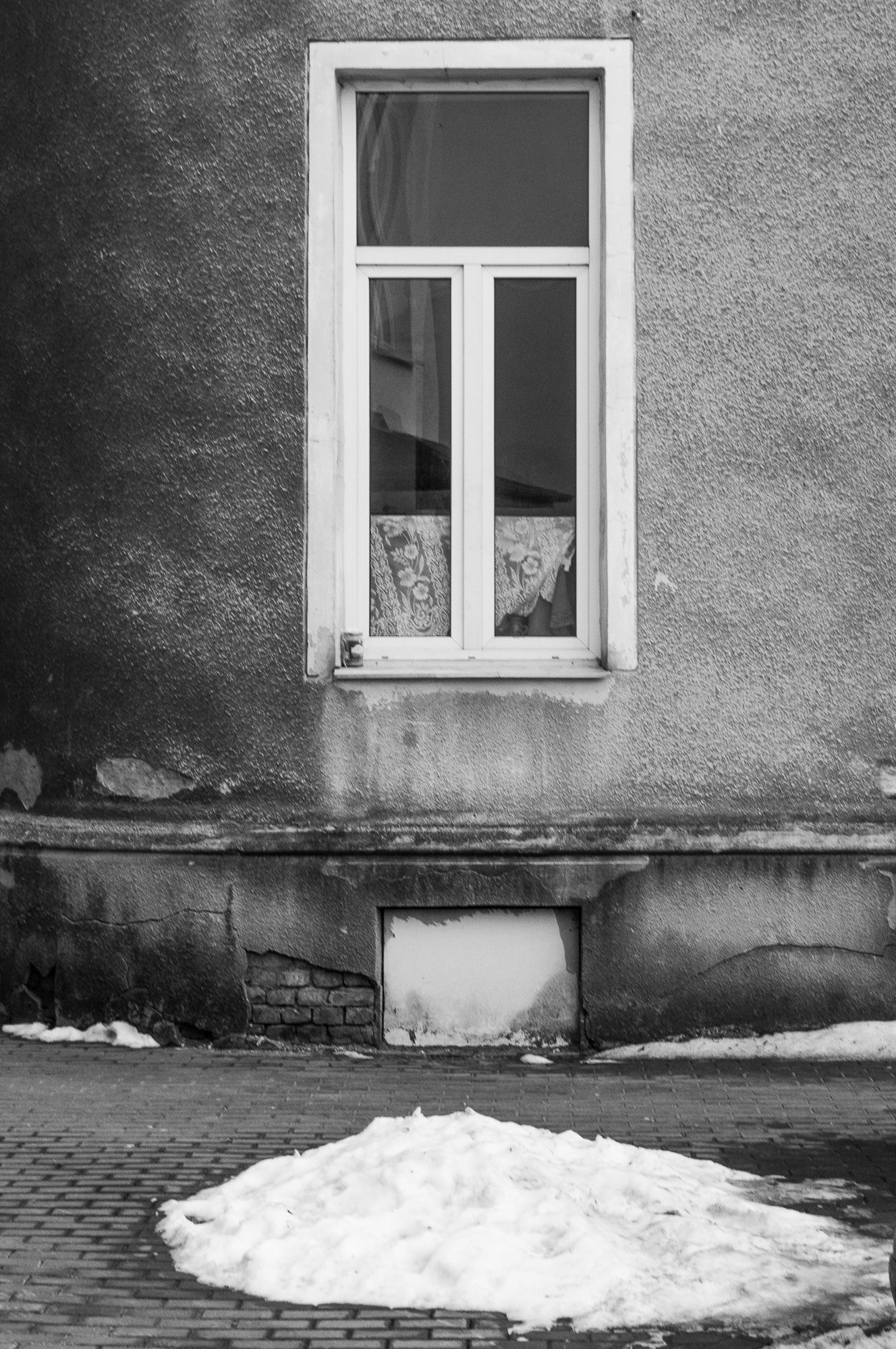 Adam Mazek Photography Warsaw 2017. Minimalism. Windsows. Snow.