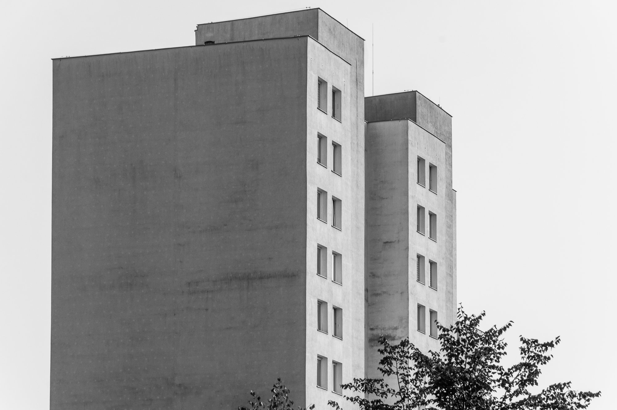 Adam Mazek Photography Warsaw 2018. Black and white photography. Minimalism. Blocks of flats.