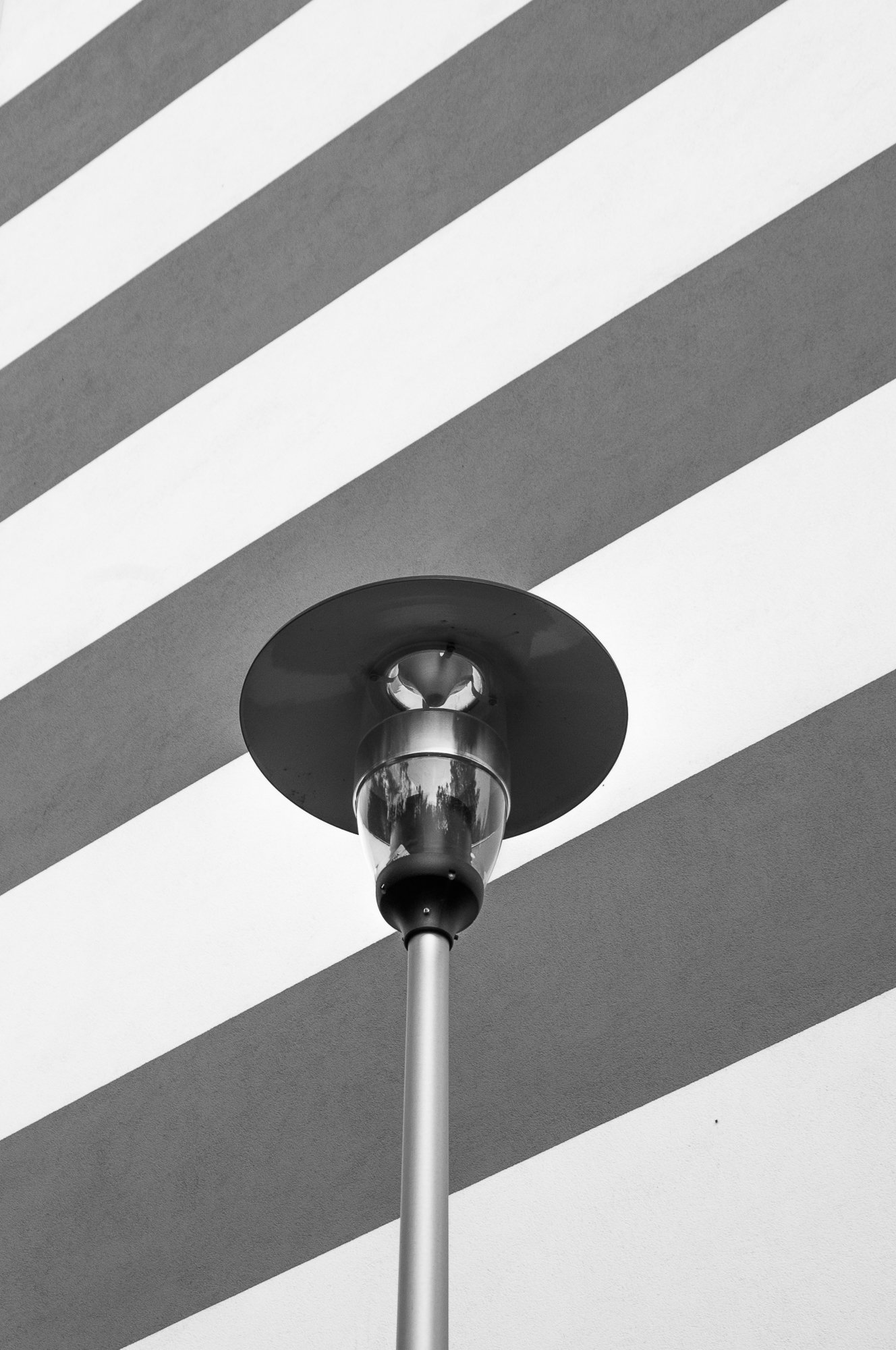 Adam Mazek Photography Warsaw 2018. Minimalism. Geometry. Street lamp. Geometry, part IV.