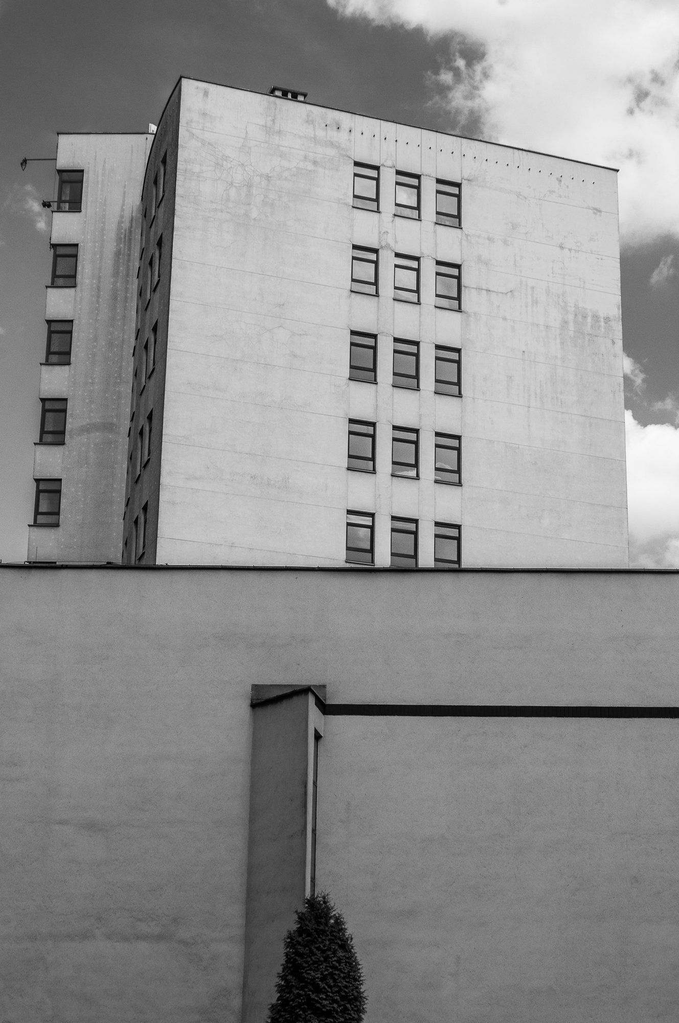 Adam Mazek Photography Warsaw 2017. Minimalism. Geometry. 2 in 1. Blocks of flats. Perspective.