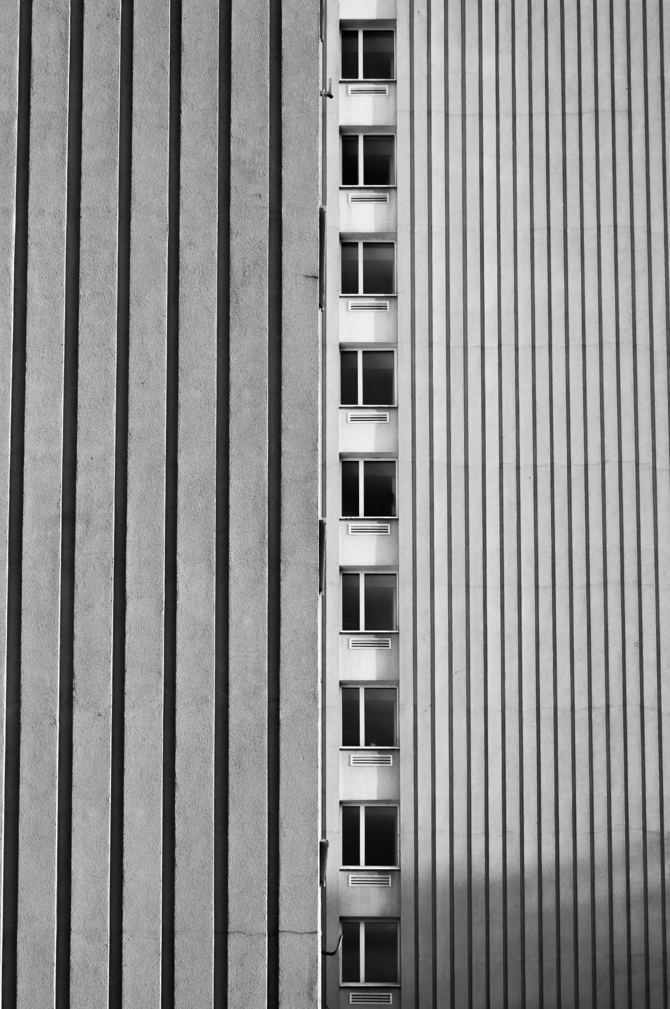 Adam Mazek Photography Warsaw 2018. Geometry. Blocks of flats. Perspective. Windows. Minimalism.