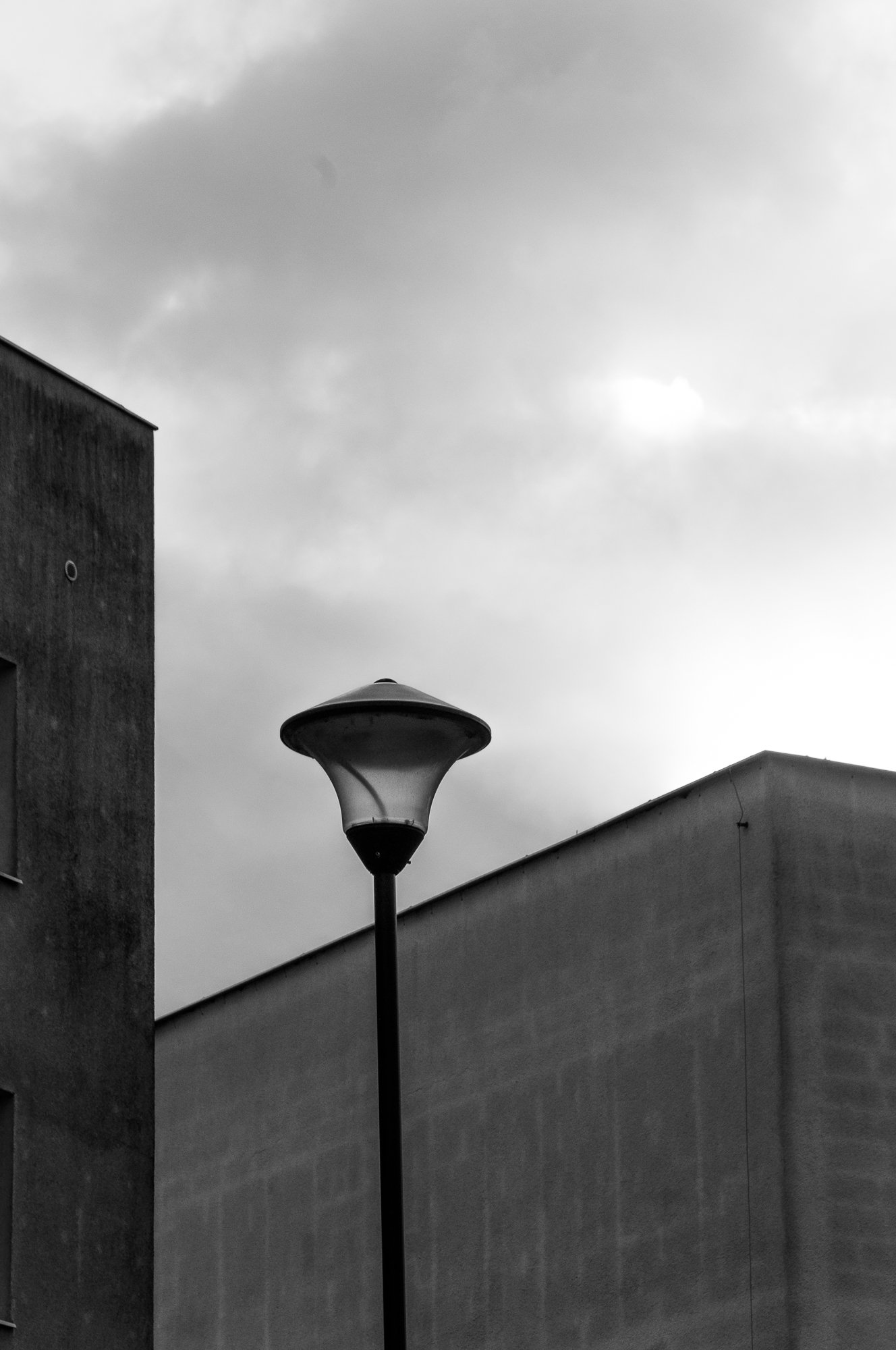 Adam Mazek Photography Warsaw 2018. Minimalism. Geometry. Street lamp.