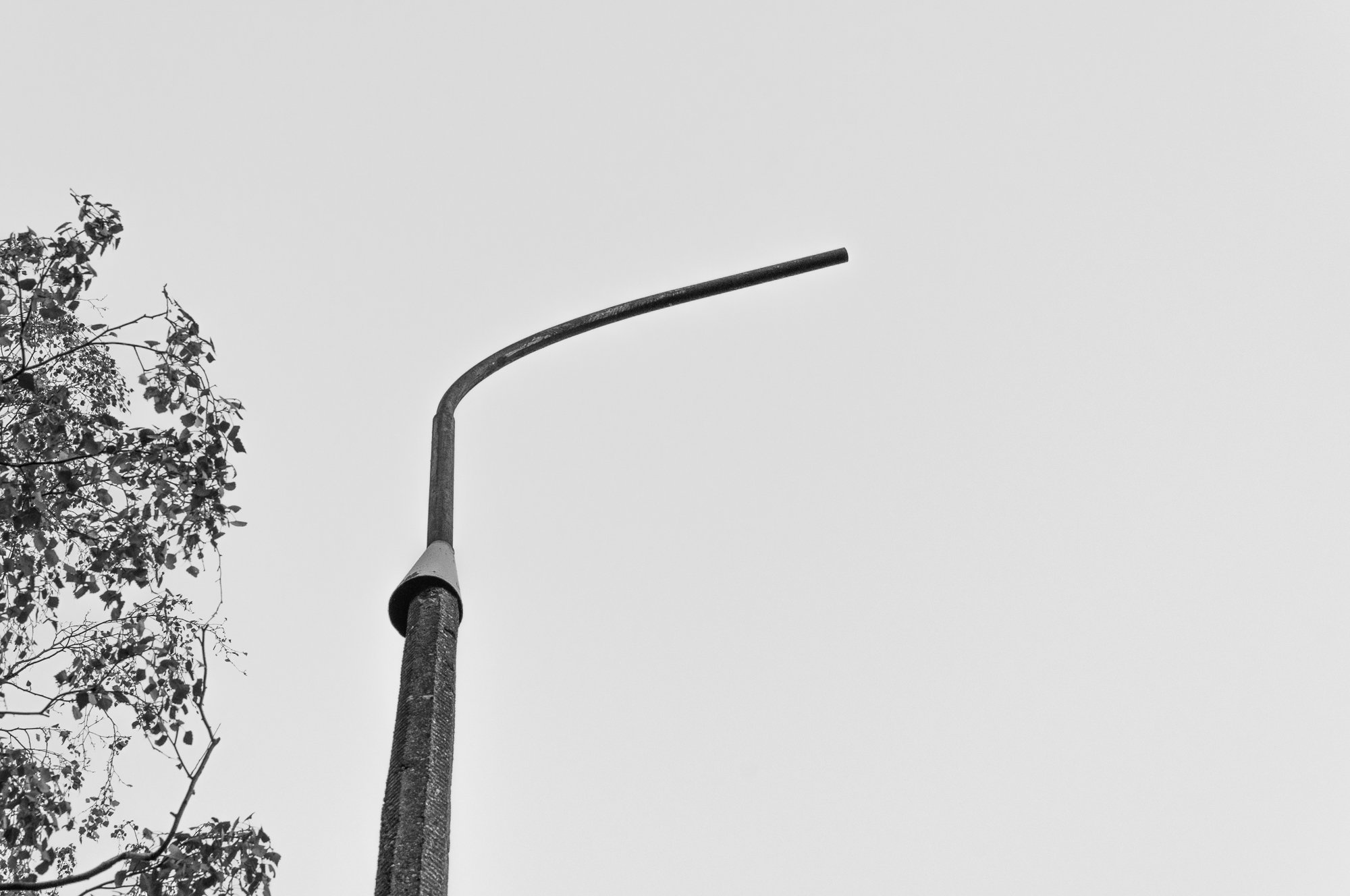 Adam Mazek Photography Warsaw 2018. Minimalism. Broken street lamp.