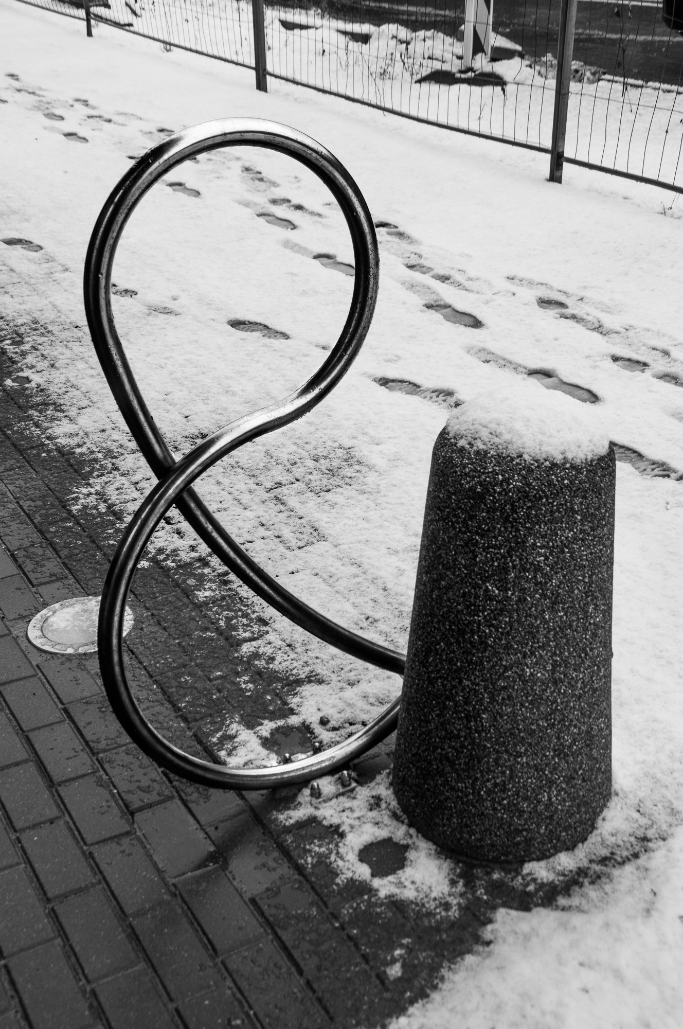 Adam Mazek Photography Warsaw (Warszawa) 2019. Post: "Be local, think global." Minimalism. Surrealism. Inspired by Dali.