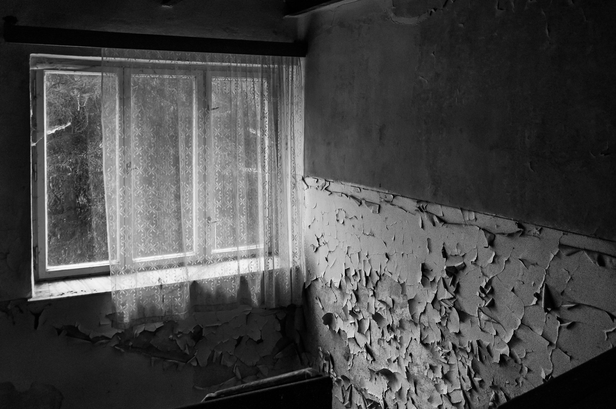 Adam Mazek Photography Cigeľka (Slovakia) 2016. Creepy window in abandoned. Minimalism. Exploring.