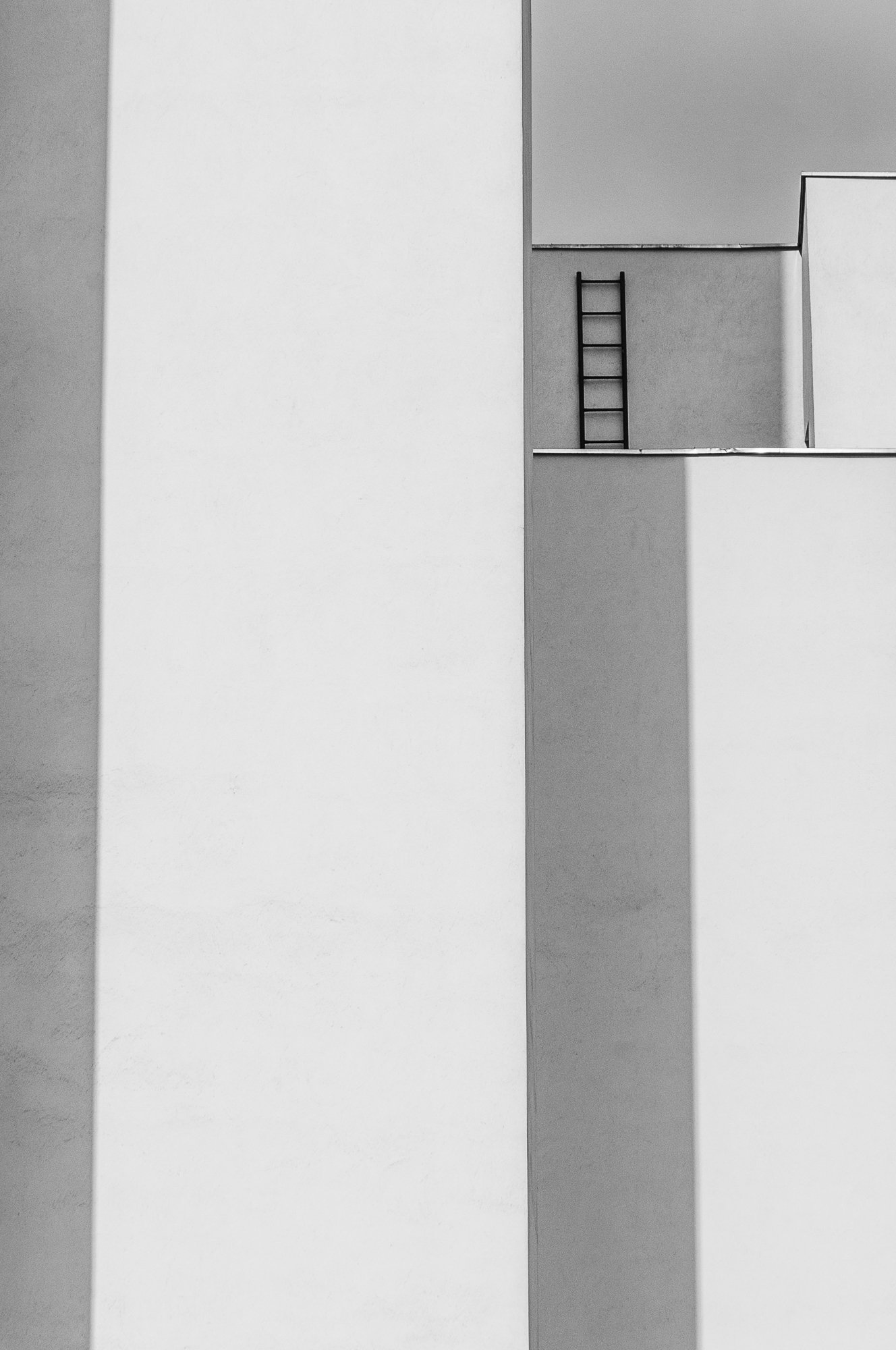 Adam Mazek Photography Warsaw (Warszawa) 2018. Photography exhibition. The Wall. Mur. Minimalism. Abstraction. Geometry. Ladder.