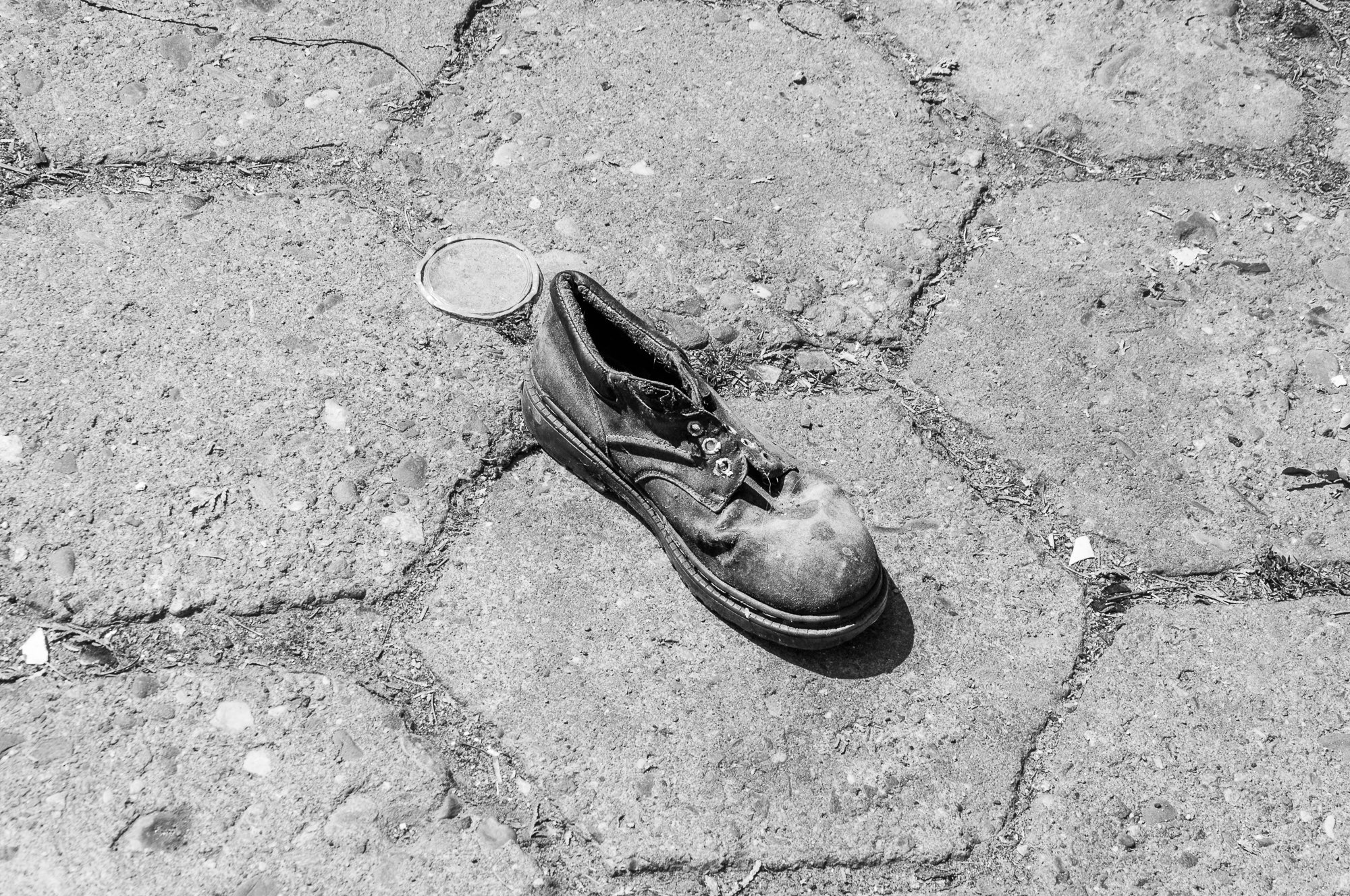 Adam Mazek Photography Warsaw (Warszawa) 2019. Post: "Symbol of freedom." Shoe. Minimalism.