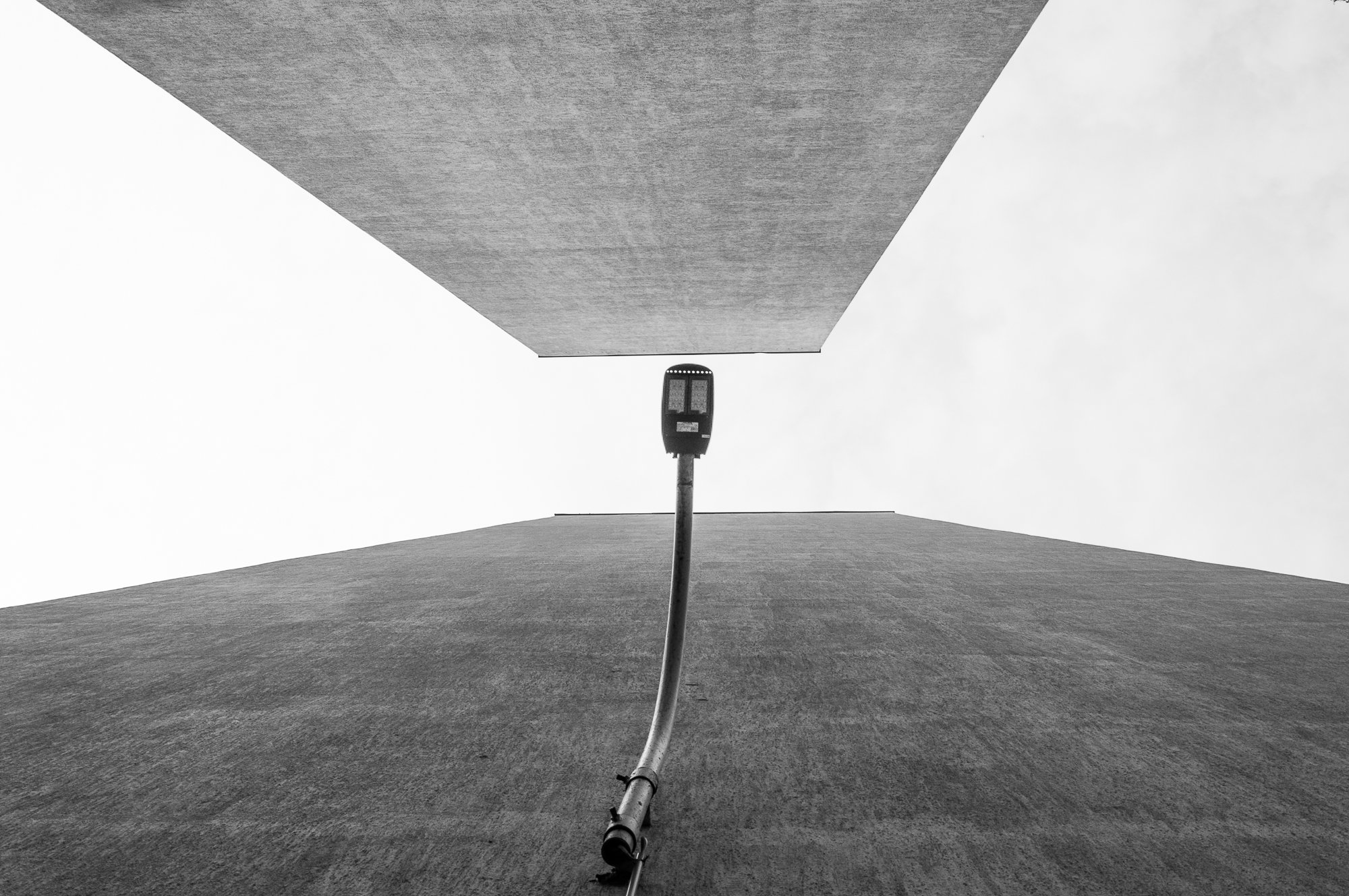 Adam Mazek Photography Warsaw (Warszawa) 2019. Post: "How to manage your time efficiently?" Perspective. Street lamp. Geometry. Minimalism.
