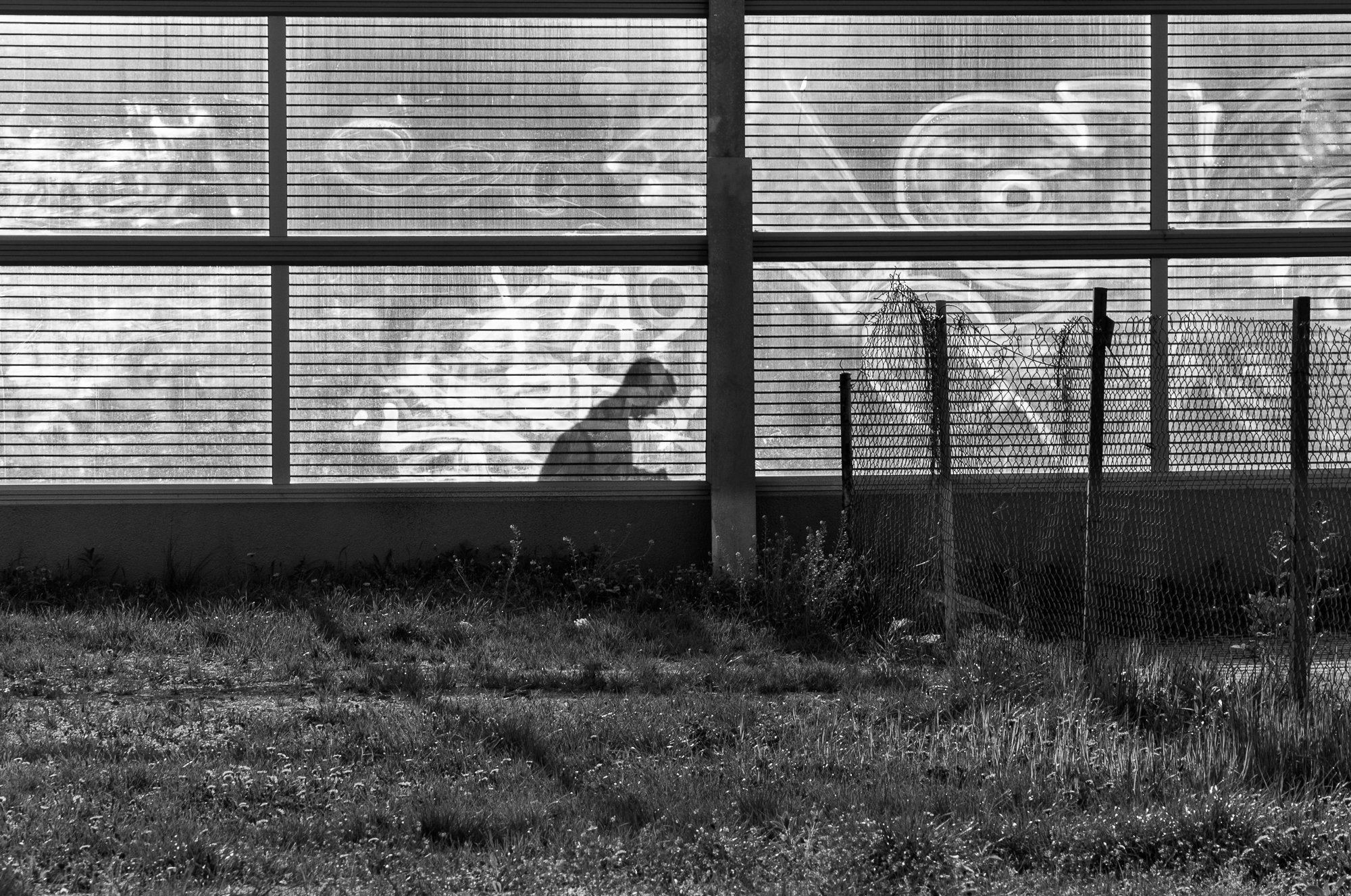 Adam Mazek Photography Warsaw (Warszawa) 2018. Post: "Deadlines." Street photography. Minimalism. Shadow.