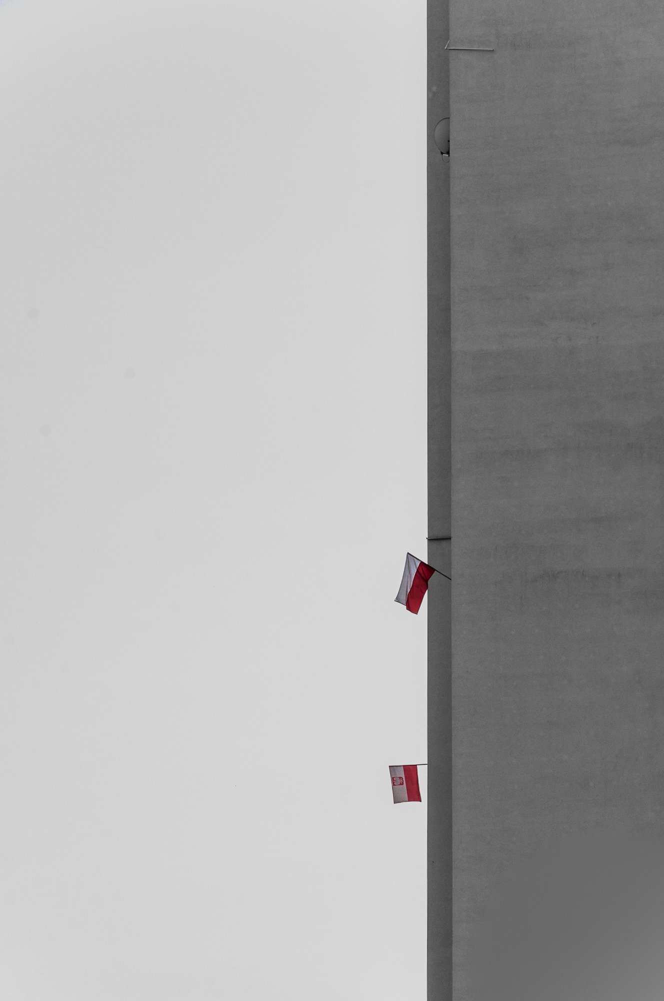 Adam Mazek Photography Warsaw (Warszawa) 2018. Post: "Pilsudski." Polish flag. Poland. Minimalism.