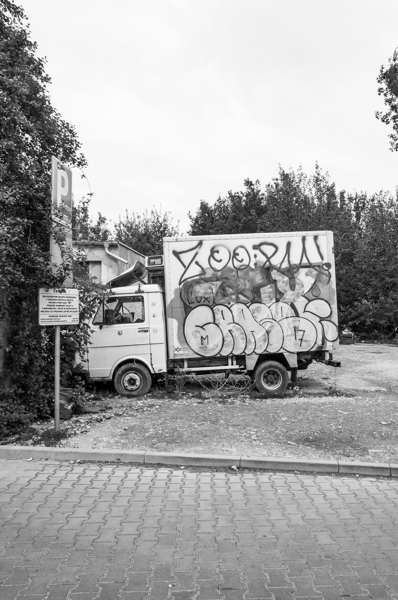 Adam Mazek Photography Warsaw (Warszawa) 2019. Post: "Car." Minimalism.