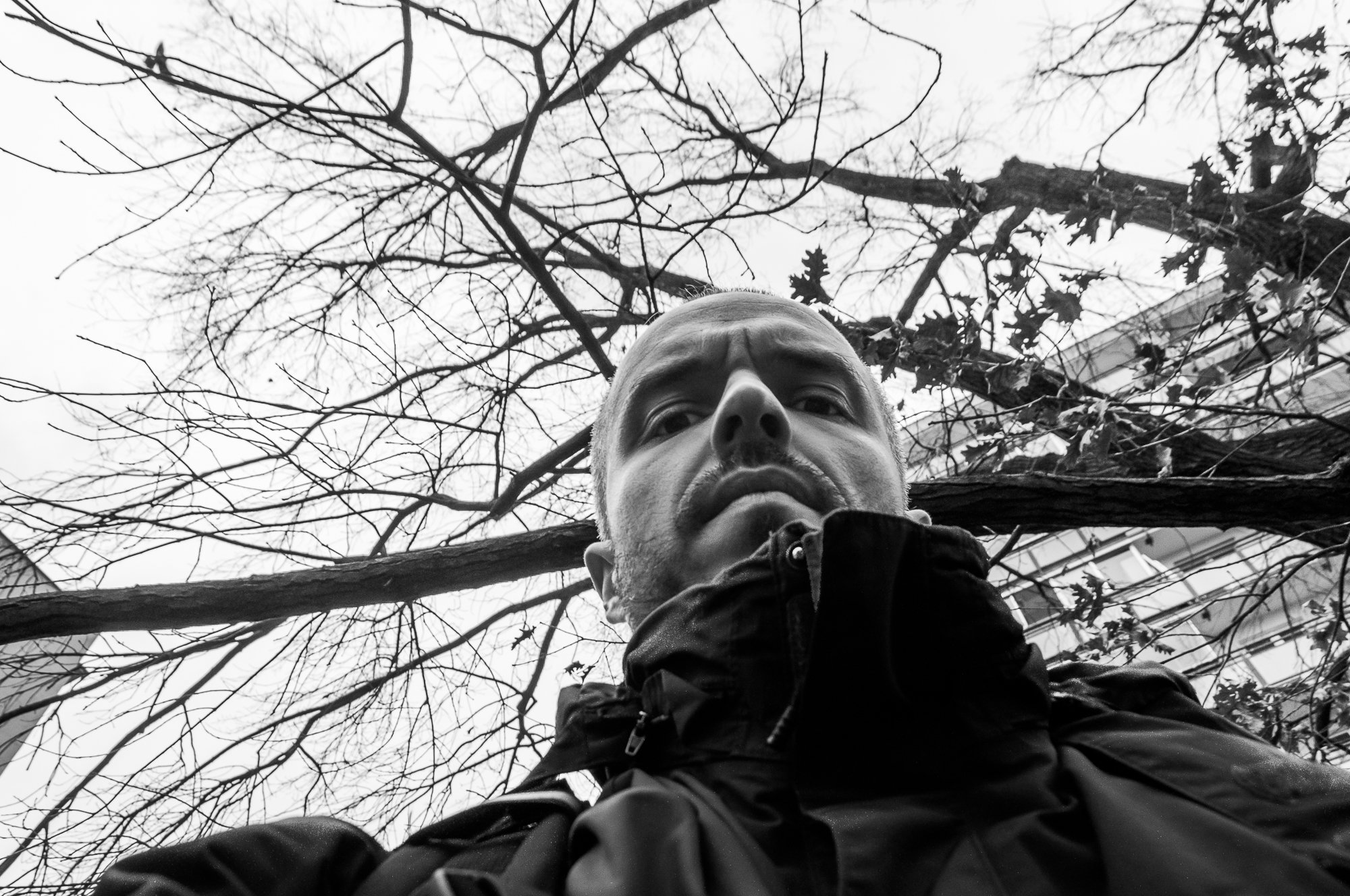 Adam Mazek Photography Warsaw (Warszawa) 2018. Post: "Motivation." Selfie with the trees. Minimalism.
