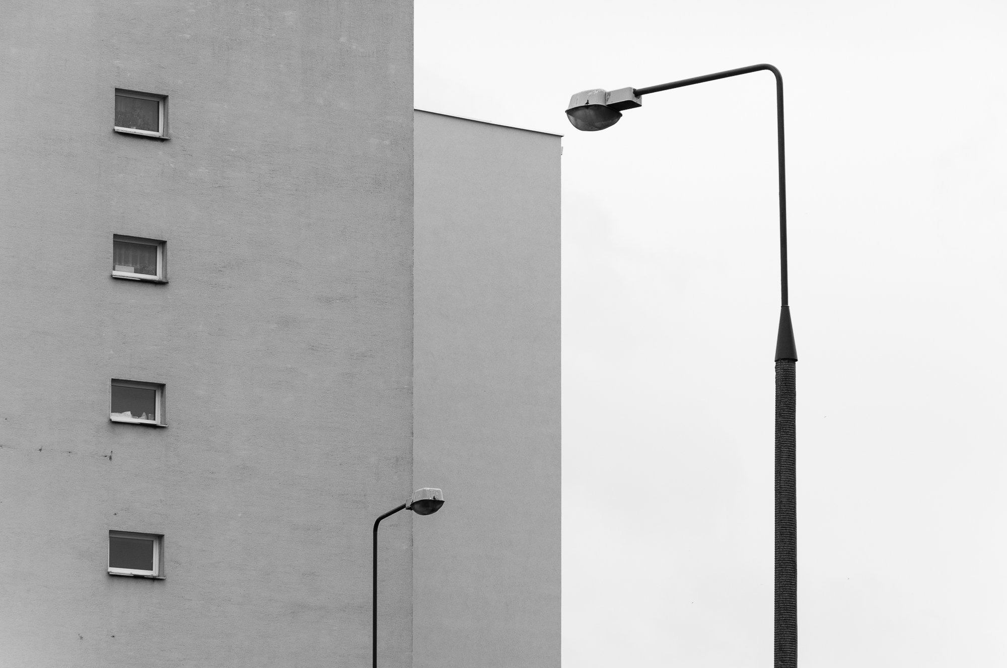 Adam Mazek Photography Warsaw (Warszawa) 2019. Post: "Designing "Diaries"." Minimalism. Street lamps and windows. Perspective.