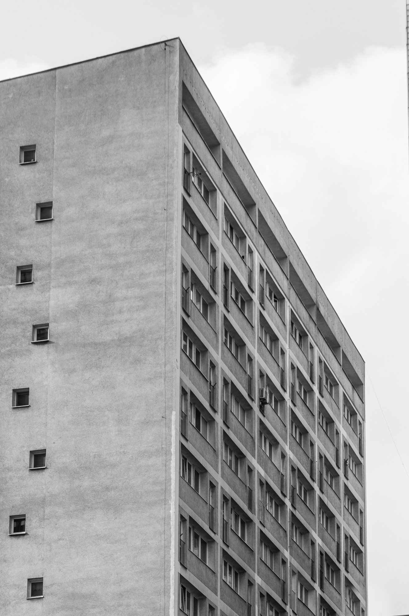 Adam Mazek Photography Warsaw (Warszawa) 2020. Post: "Social media v.s. Reality." Minimalism. Blocks of flats.