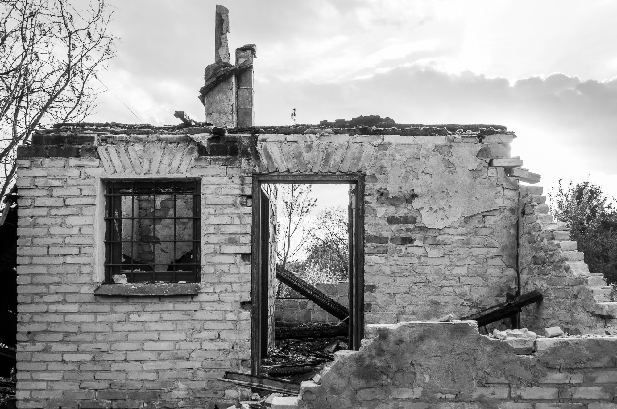 Adam Mazek Photography Warsaw (Warszawa) 2020. Post: "Emotional Rescue." Minimalism. Destroyed house.