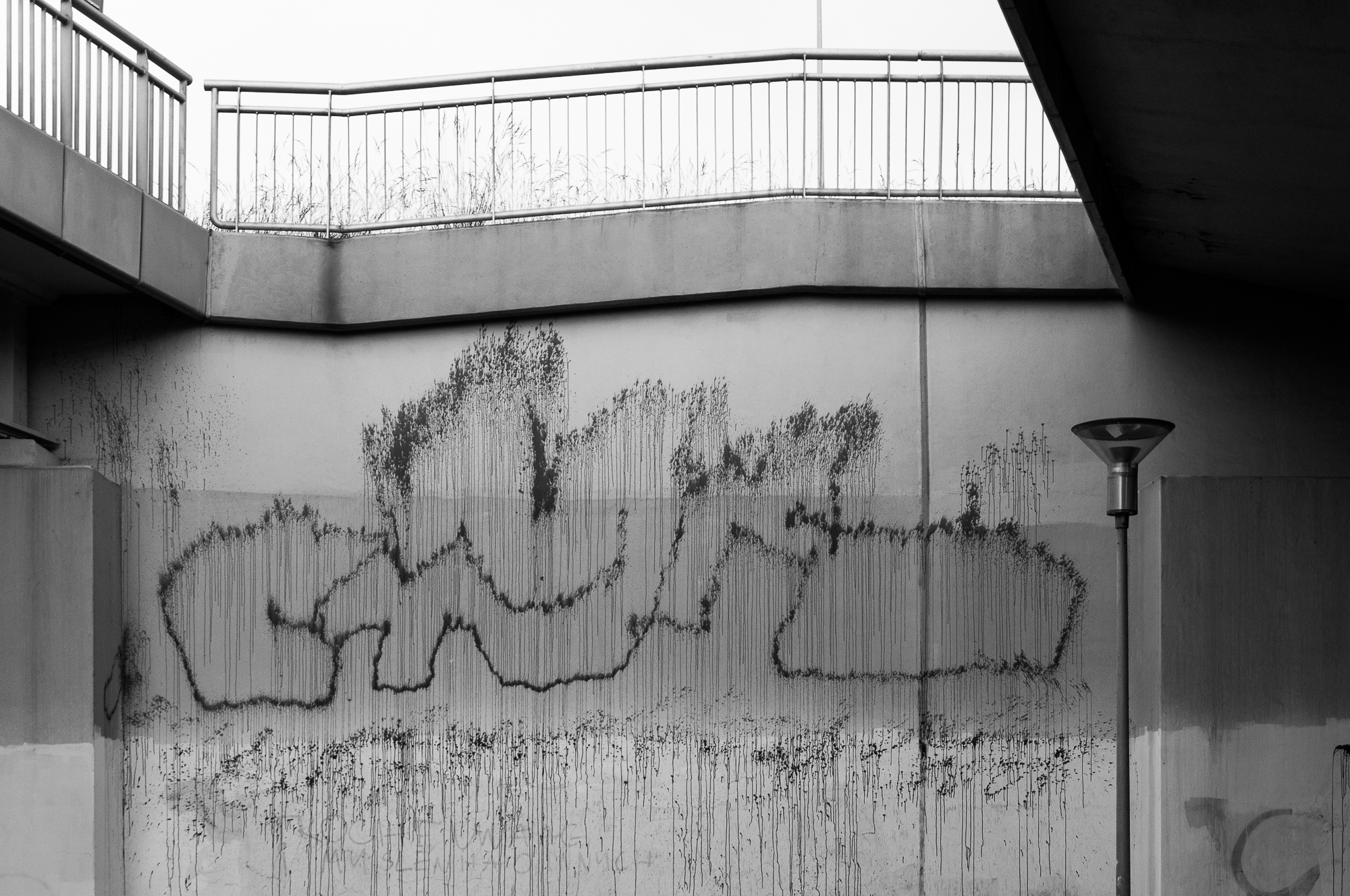 Adam Mazek Photography Warsaw (Warszawa) 2020. Post: "Districts of Warsaw." Minimalism. Mokotow. Graffiti.