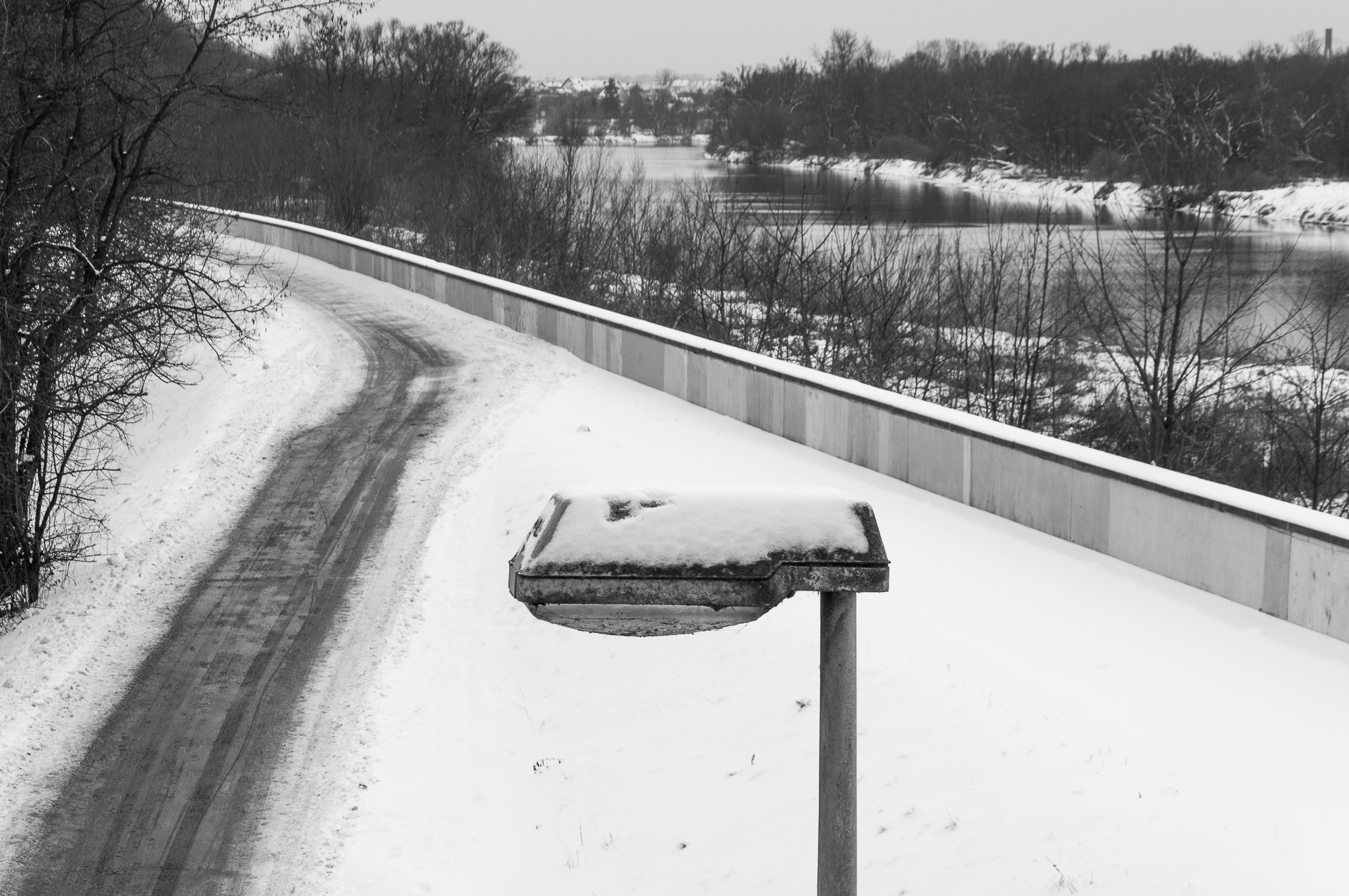 Adam Mazek Photography Krakow 2021. Post: "Chilling cold." Minimalism. Street lamp and snow.