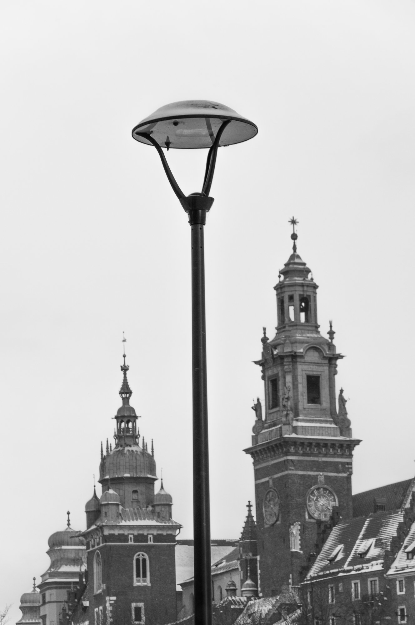Adam Mazek Photography Krakow 2021. Post: "Art Commerce." Minimalism. Street lamp and Wawel castle.
