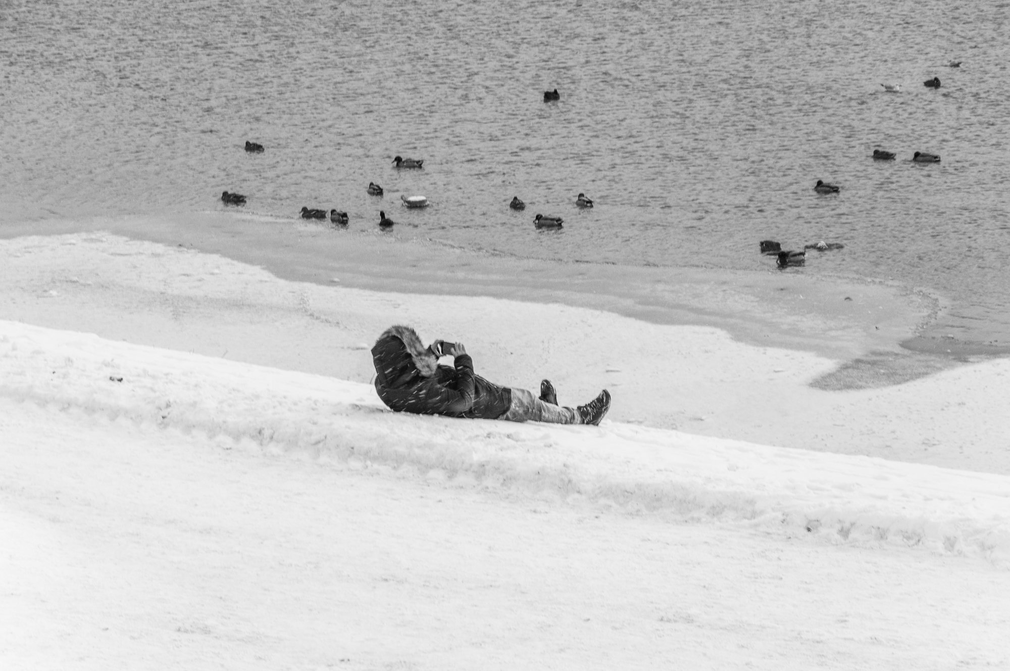Adam Mazek Photography Krakow 2021. Post: "Winter at the beginning of 2021." Minimalism. Street photography. Snow. Human.