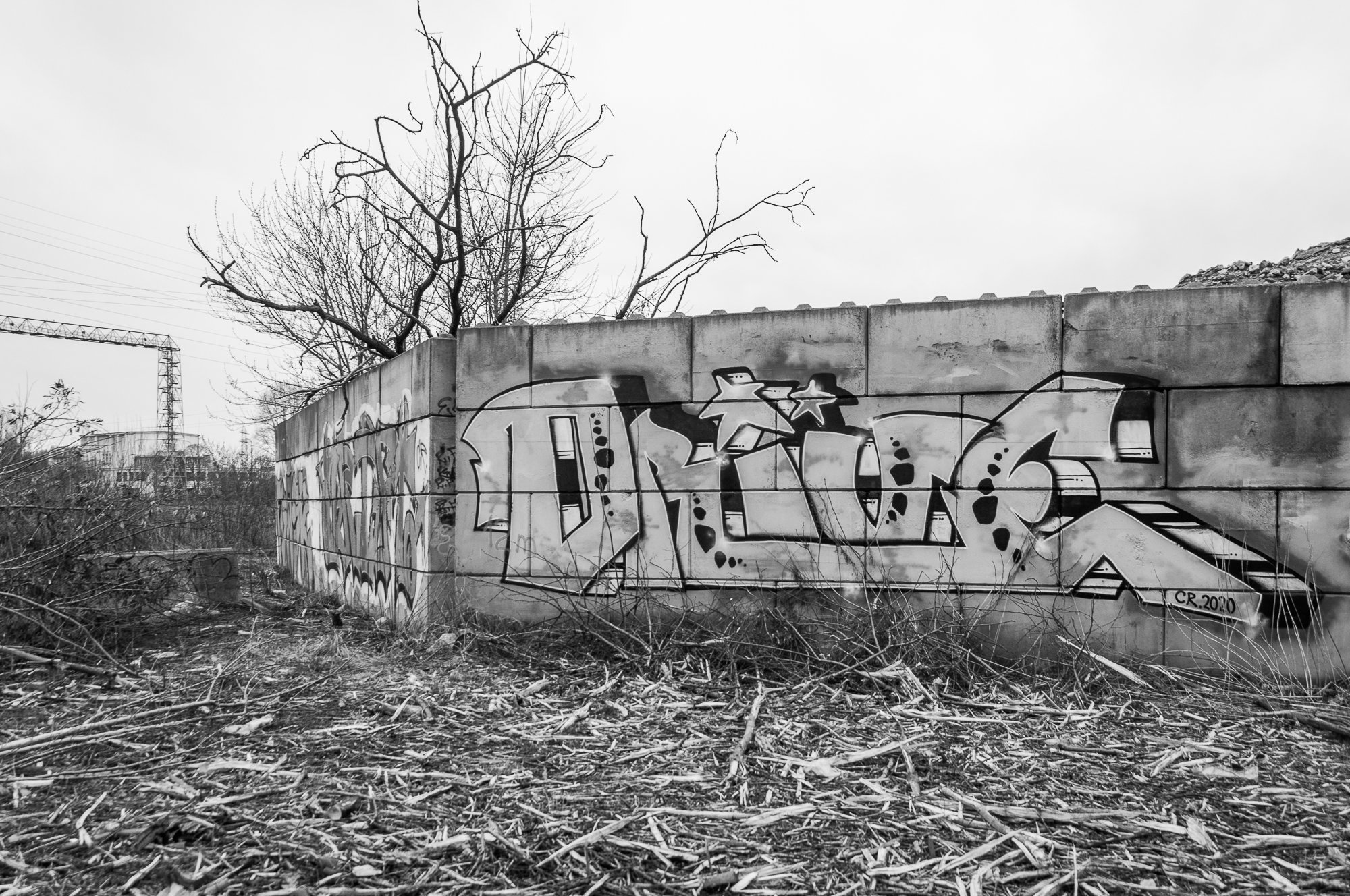 Adam Mazek Photography Warsaw 2021. Post: "Dancing with the Stars." Minimalism. Graffiti.