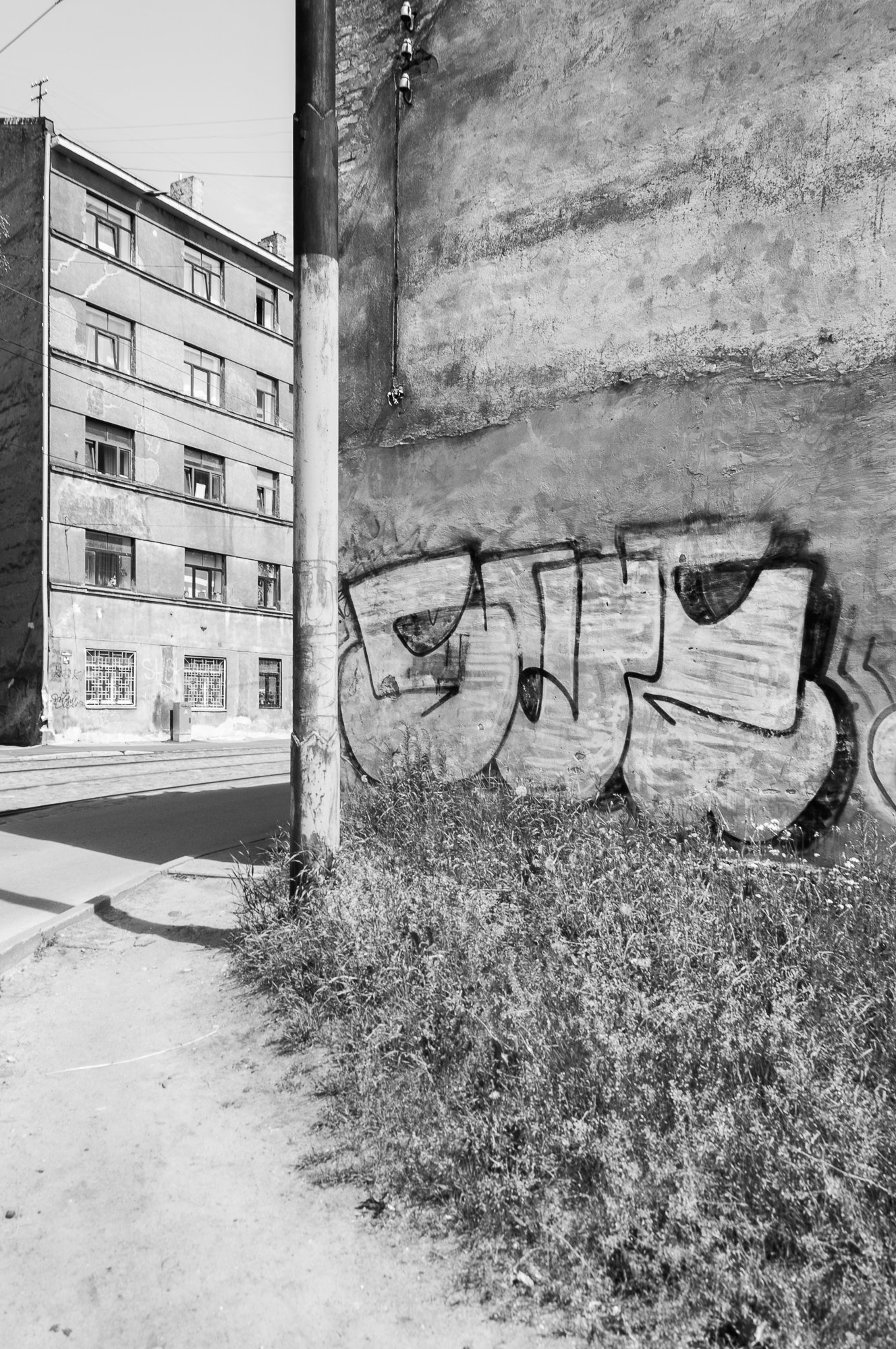 Adam Mazek Photography 2021. Post: "Desire to tell a life story." Minimalism. Riga street photography. Graffiti.