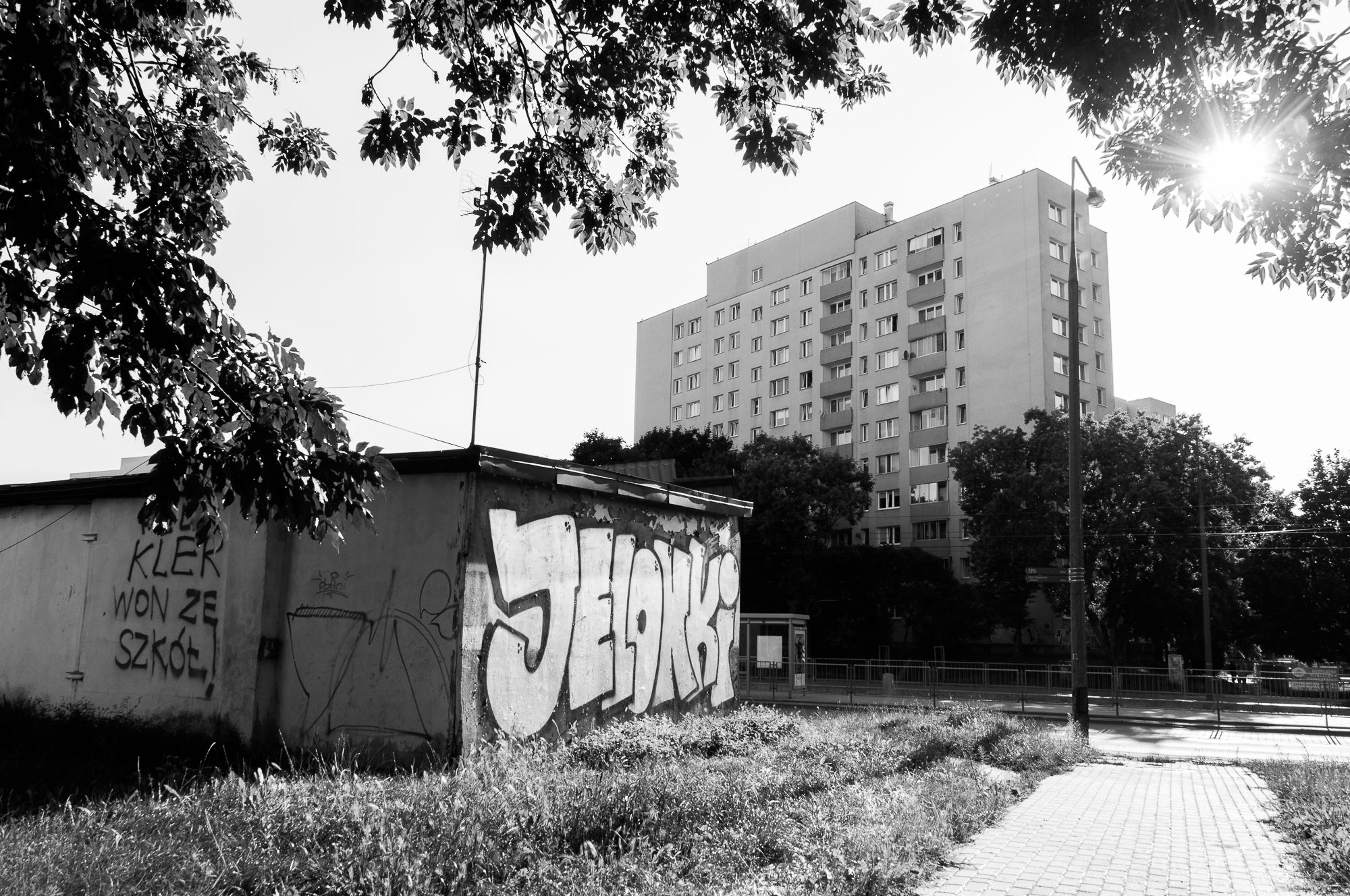 Adam Mazek Photography 2021. Warsaw Street Photography. Post: "Blogging." Minimalism. Jelonki. Legia.