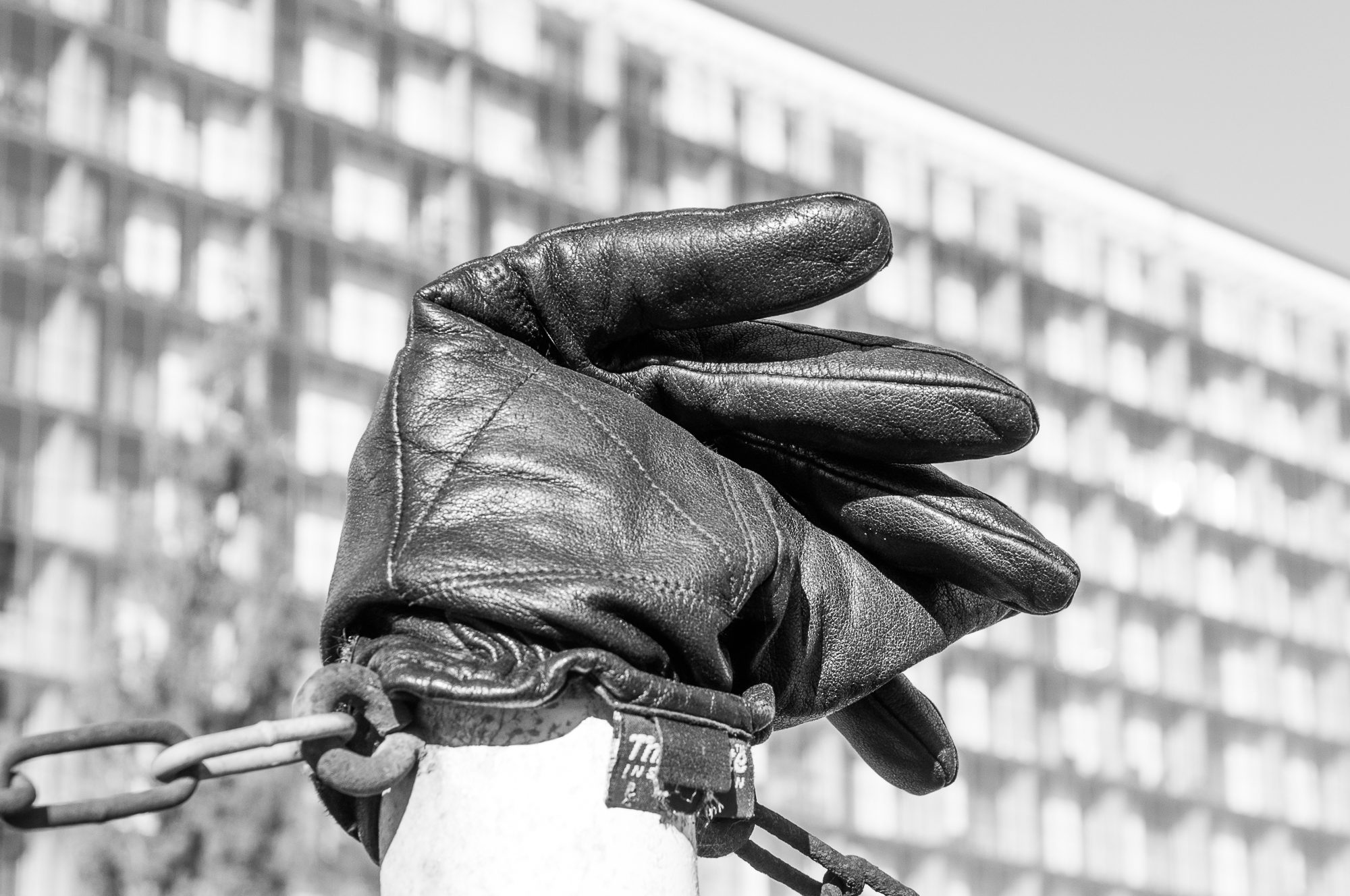Adam Mazek Photography 2021. Warsaw Street Photography. Post: "Walking advertisement of my creative activity." Minimalism. Glove. Hand.