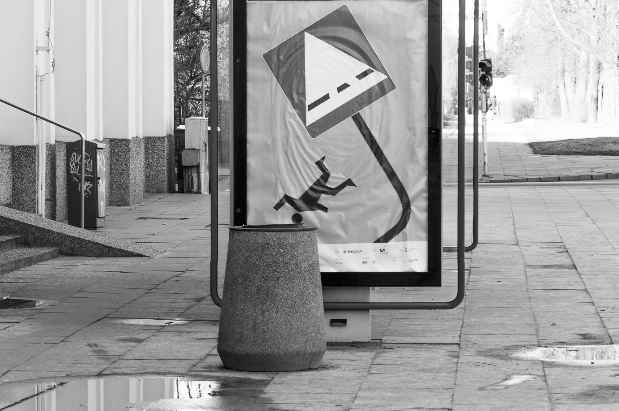Adam Mazek Photography 2022. Warsaw Street Photography. Post: "A new stimulus." Minimalism. Poster.