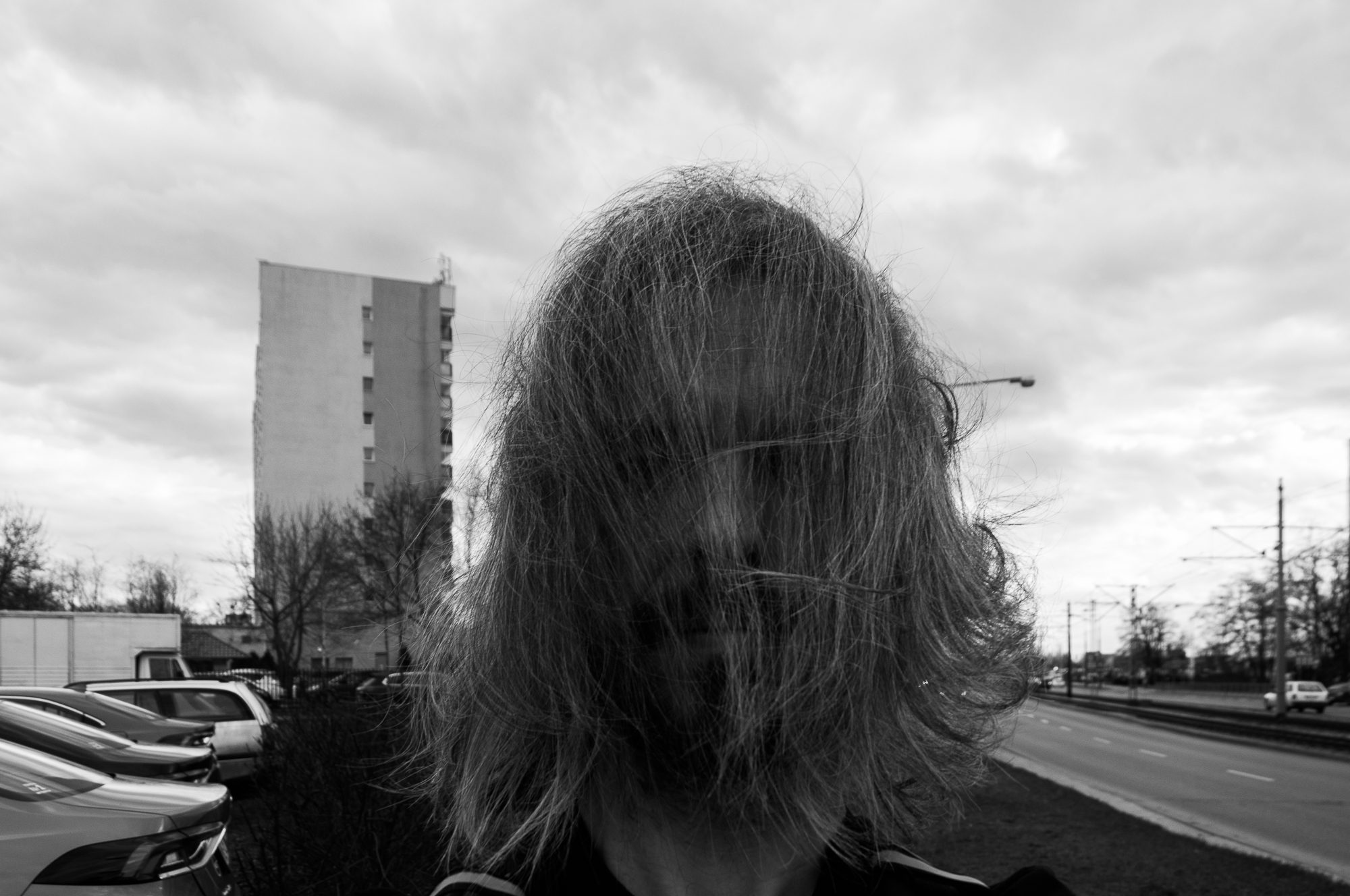 Adam Mazek Photography 2022. Warsaw Street Photography. Post: "The doer or the thinker?" Minimalism. Selfie.
