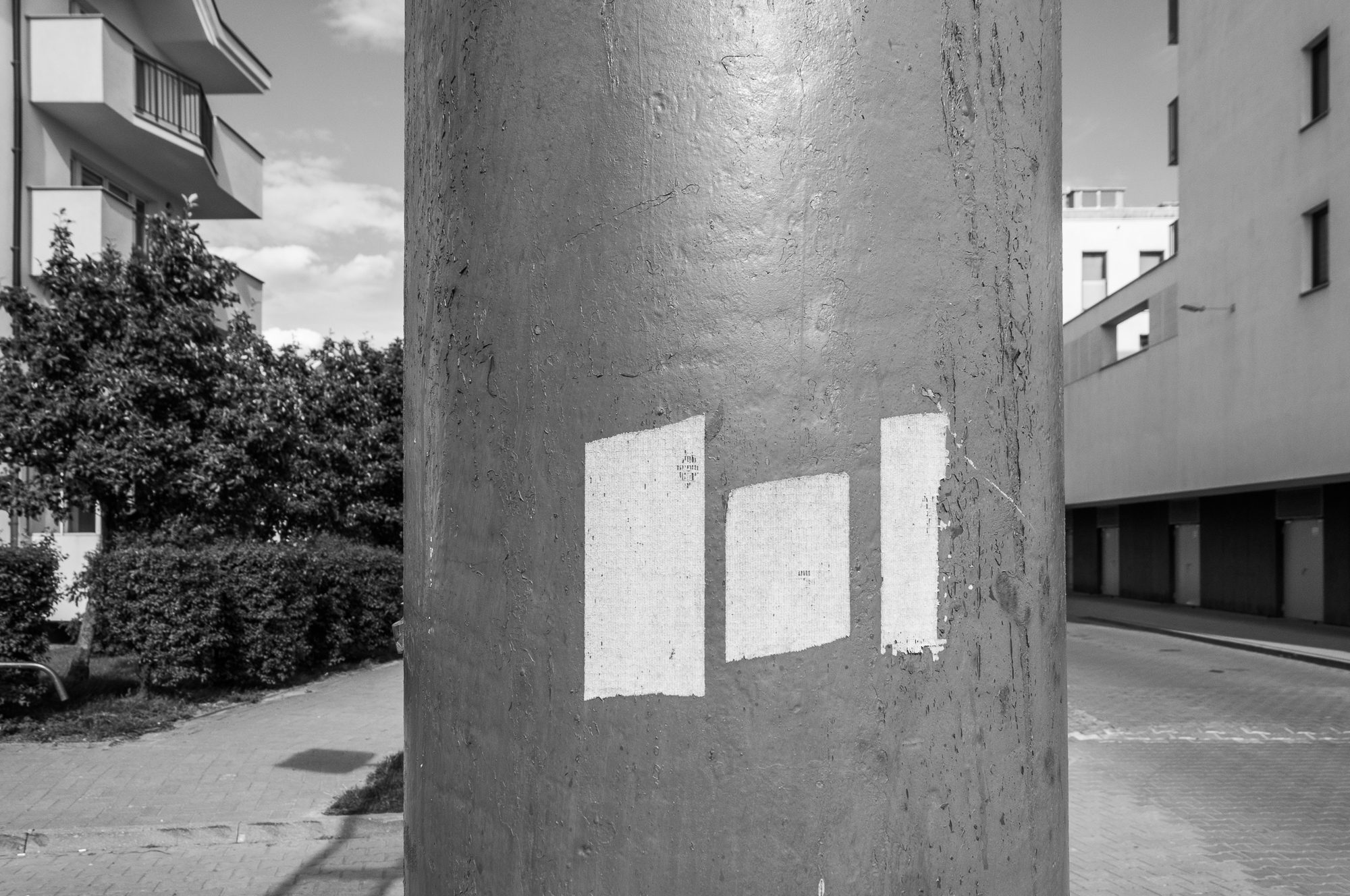 Adam Mazek Photography 2022. Warsaw Street Photography. Post: "Which way to go?" Minimalism.