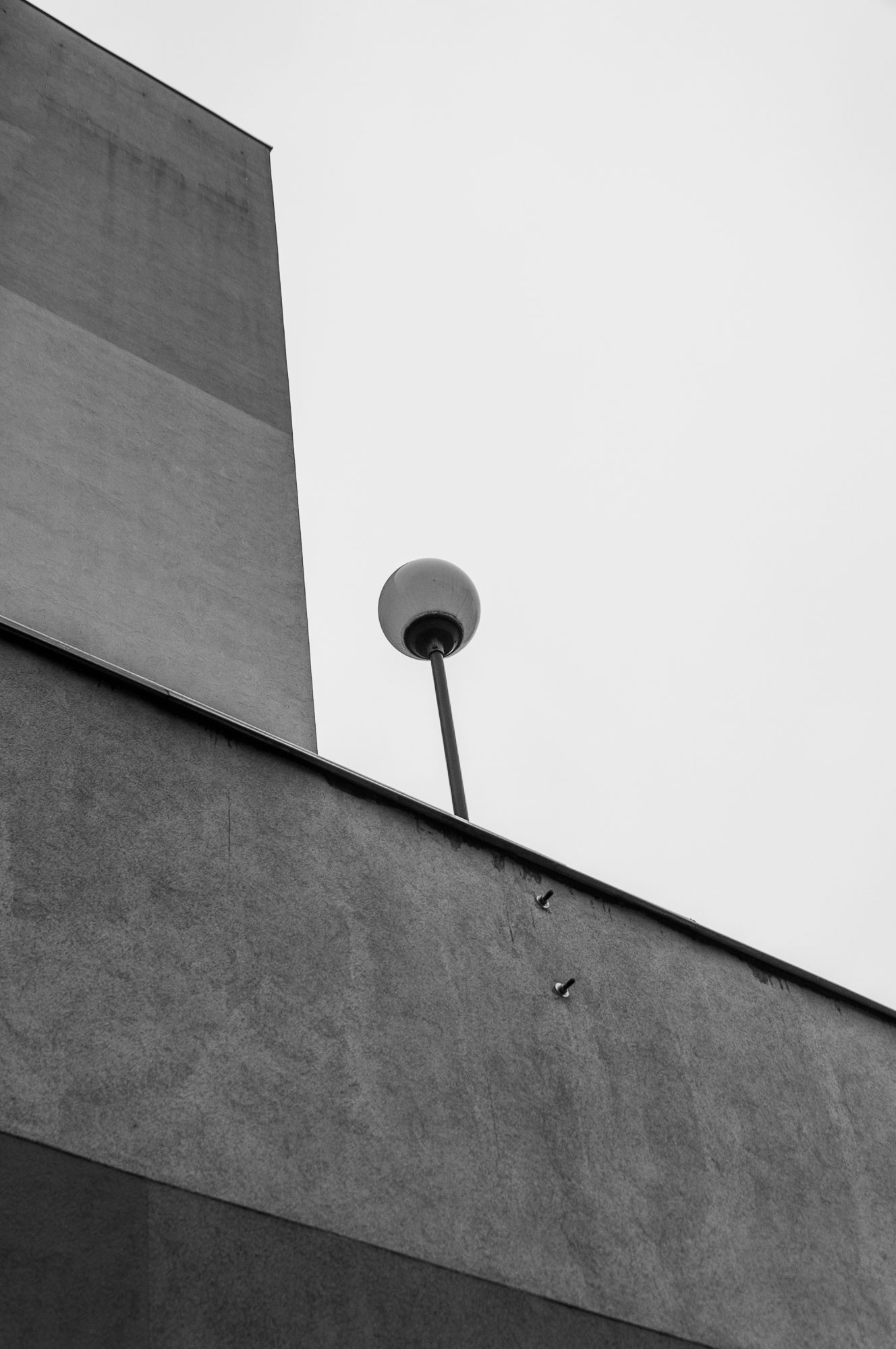 Adam Mazek Photography 2020. Warsaw Street Photography. Post: "The less time I have to write, the more efficient I am." Minimalism.