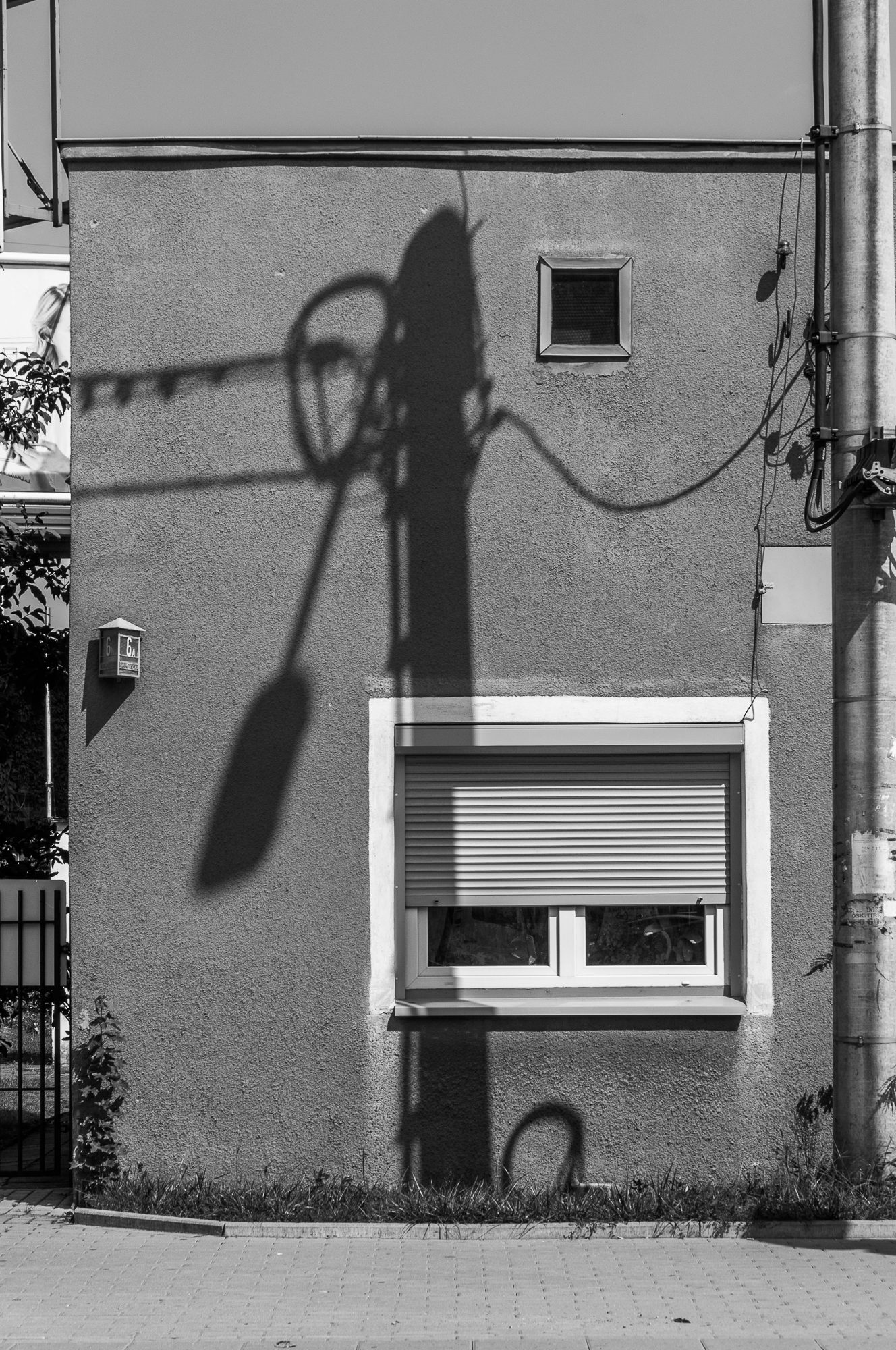 Adam Mazek Photography 2018. Warsaw Street Photography. Post: "Taking a cold shower in the mornings is the first win battle." Minimalism.