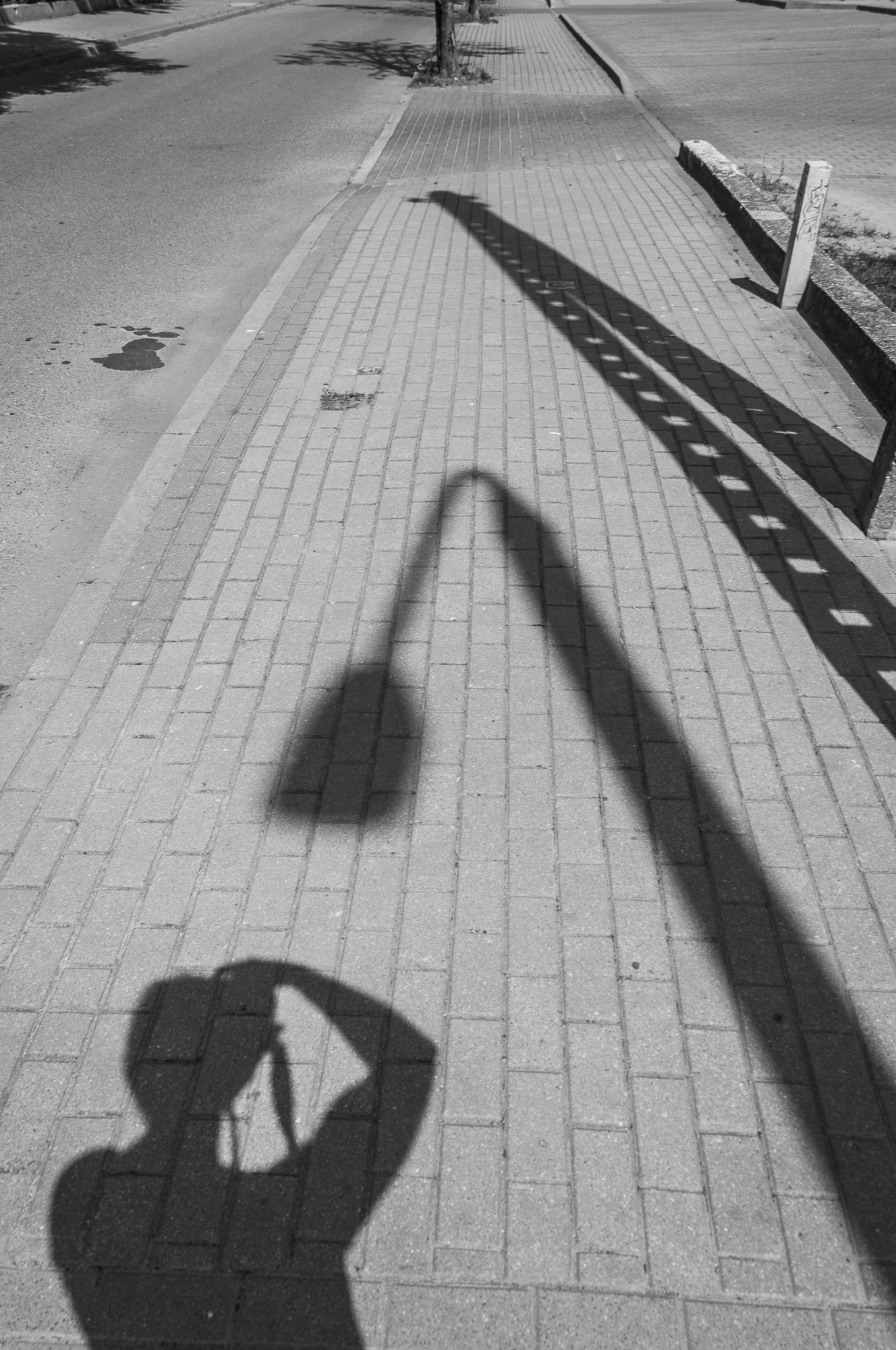 Adam Mazek Photography 2022. Szczytno Street Photography. Post: "Abandoned planets." Minimalism. Selfie. Shadows.