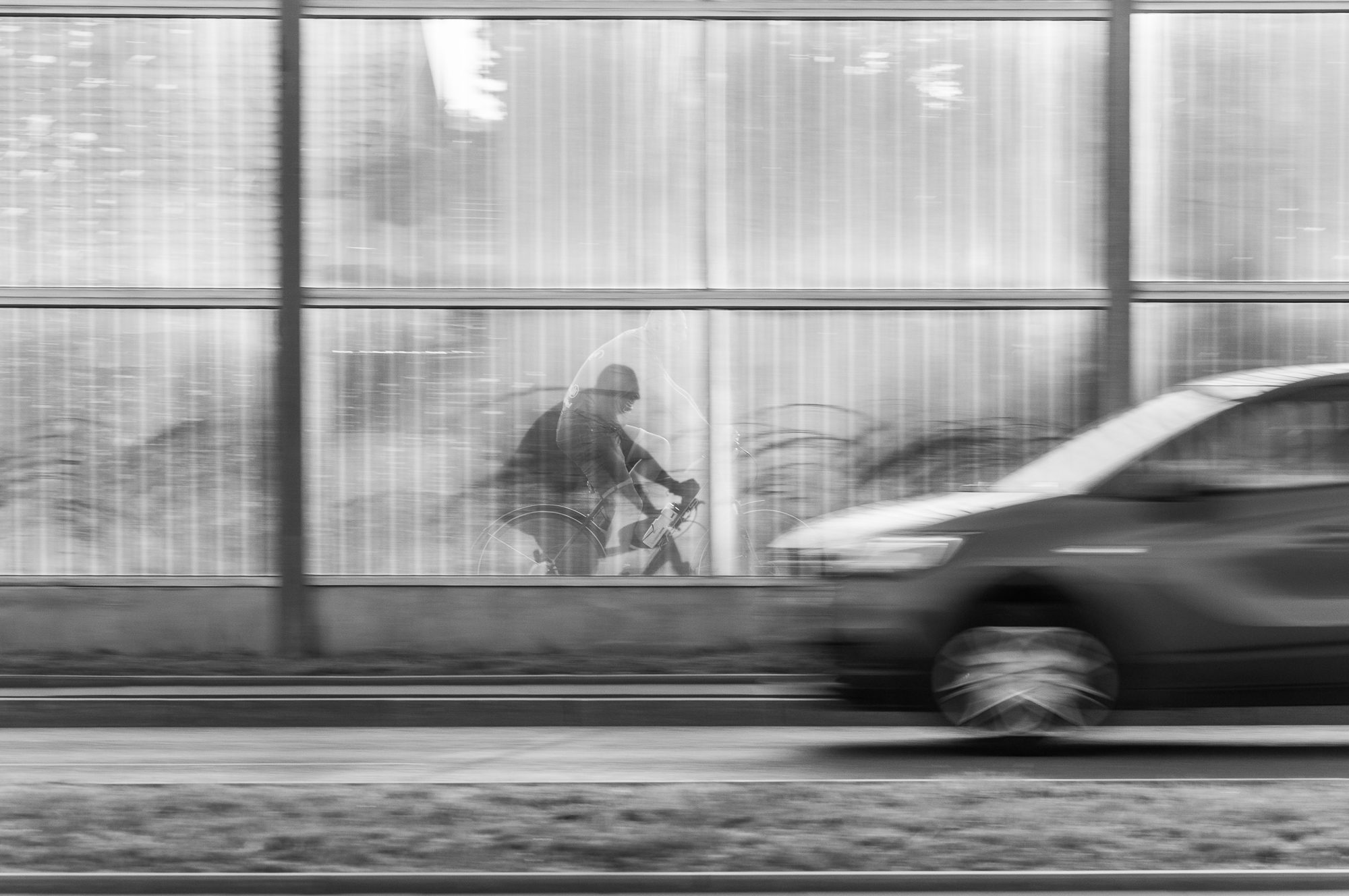 Adam Mazek Photography 2020. Warsaw Street Photography. Post: "The same." Minimalism. Human.