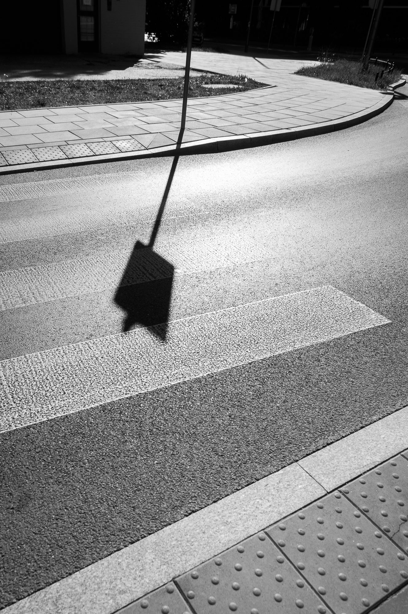 Adam Mazek Photography 2022. Warsaw Street Photography. Post: "Modern history with an admixture of ancient history." Minimalism.