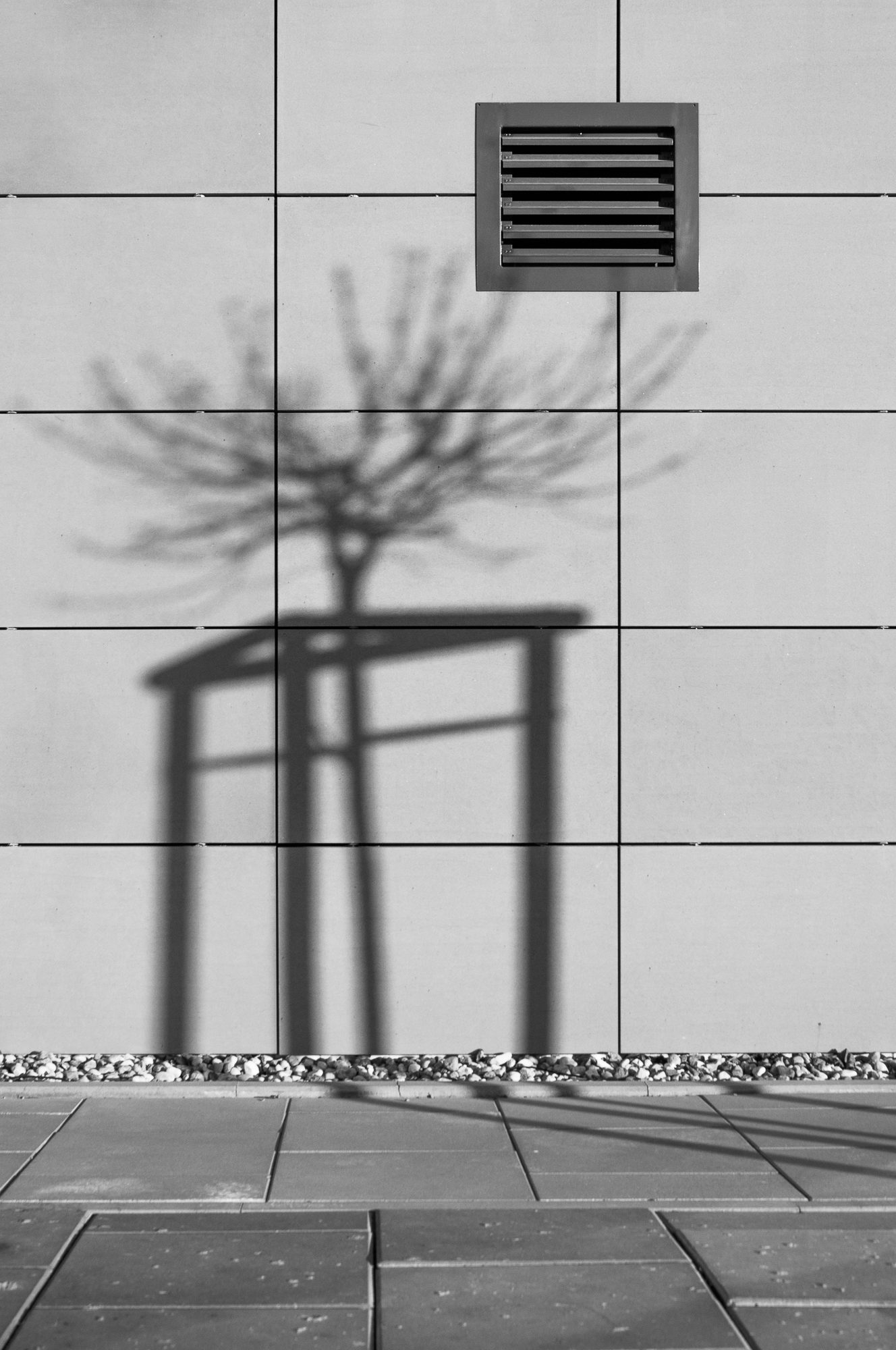 Adam Mazek Photography 2022. Warsaw Street Photography. Post: "I do not have to write. I want to do it." Minimalism.